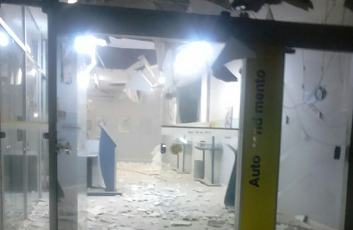 Grupo fortemente armado invade Riacho de Santana e explode caixas eletrônicos das agências do BB e Caixa