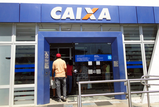 Agências da Caixa abrem mais cedo até quarta para pagamentos das contas inativas do FGTS