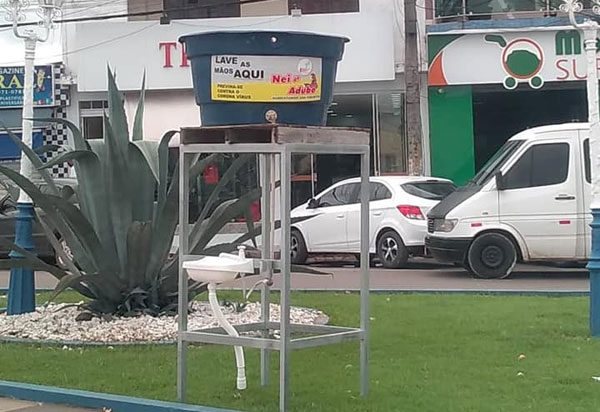 Barra da Estiva: empresário contribui com medida contra Coronavírus e patrocina instalação de uma caixa d'água no centro da cidade