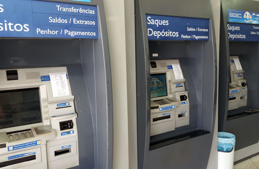 Bancos fecham hoje e só reabrem na quarta-feira de cinzas, ao meio-dia