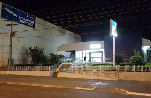 Falta de dinheiro para saque no autoatendimento da Caixa Econômica Federal gera revolta nos clientes