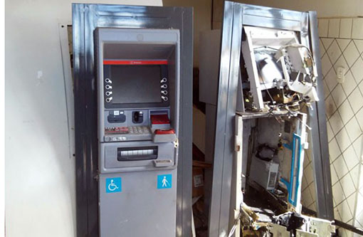 Ibipitanga: Bandidos explodem caixa eletrônico e deflagram tiros contra carro de morador