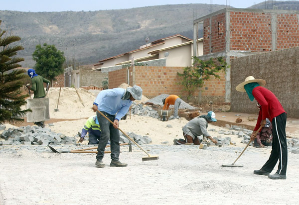 Brumado: mais de 130 vias são beneficiadas com obras de Infraestrutura