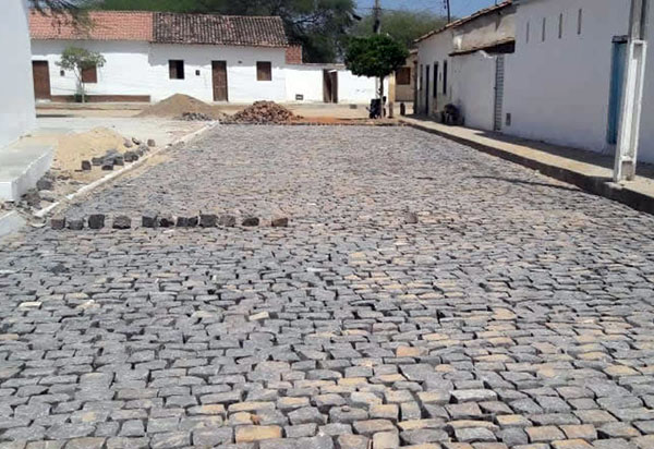 Brumado: obras de pavimentação estão em execução no distrito de Itaquaraí