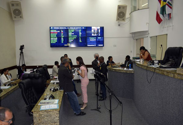 Feira de Santana: Câmara aprova reajuste para prefeito, vice, secretários e vereadores