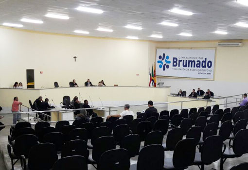 Brumado: projeto que regulamenta 13º salário para prefeito, vice e vereadores é aprovado pela maioria dos vereadores