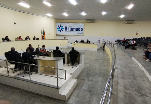 Sessão do Legislativo com fortes debates entre os vereadores em plena crise da Covid-19