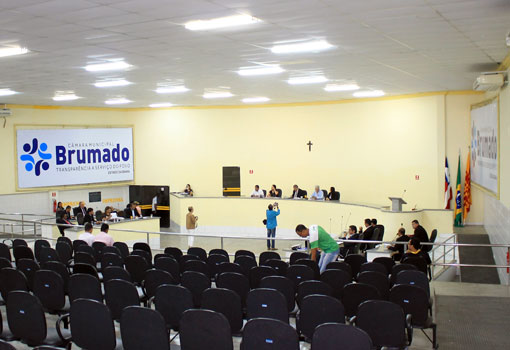 Brumado: Legislativo retira de pauta projeto para concessão de título de Cidadão Brumadense ao juiz Genivaldo Alves Guimarães