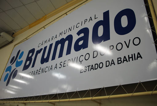Brumado: Mesa diretora da Câmara apresenta projeto que regulamenta traje parlamentar
