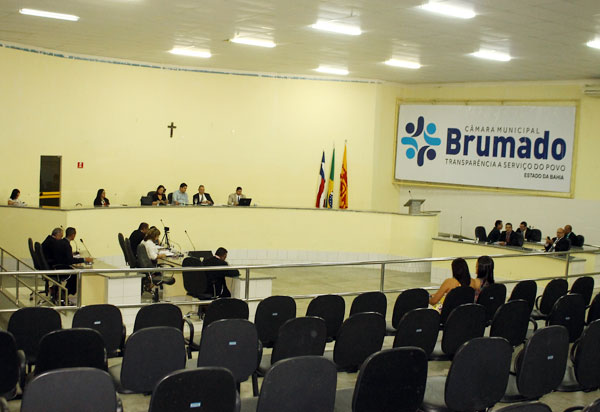 Legislativo realiza sessão especial nesta segunda-feira (09) para votar as contas de 2015 do ex-prefeito Aguiberto Lima Dias