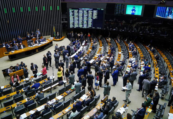 Câmara do Deputados aprova permissão para clube de futebol se transformar em empresa