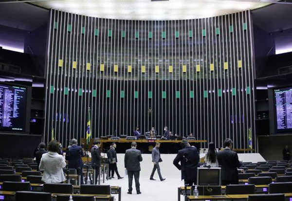 Câmara dos Deputados aprova proposta sobre investimento em educação durante a pandemia