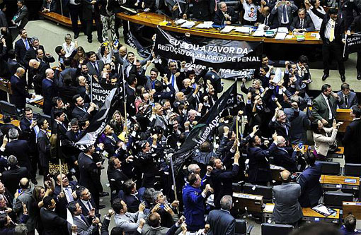 Câmara aprova nova proposta para reduzir maioridade penal