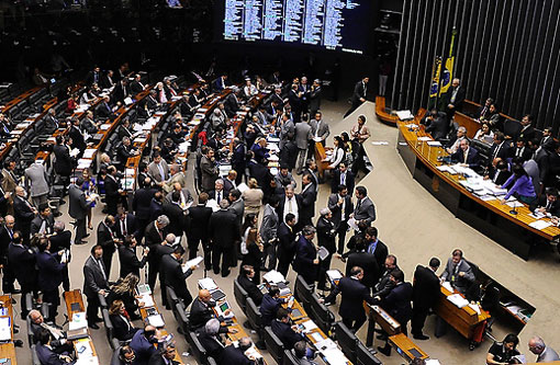 Câmara conclui votação da minirreforma eleitoral e mantém doação de empresas a partidos