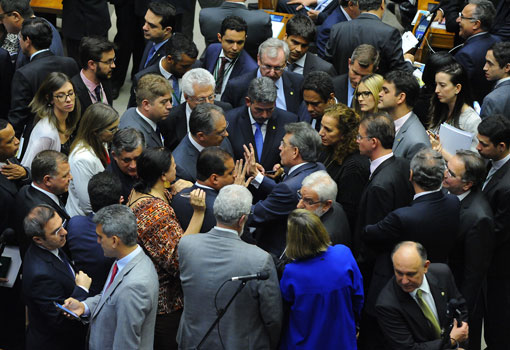 Sem acordo sobre financiamento e sistema eleitoral, Câmara não vota reforma política