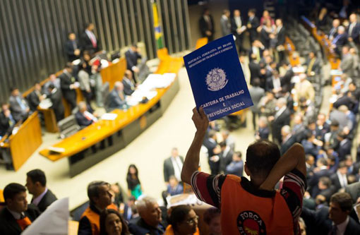 Câmara aprova texto-base da MP que muda regras de acesso ao seguro-desemprego