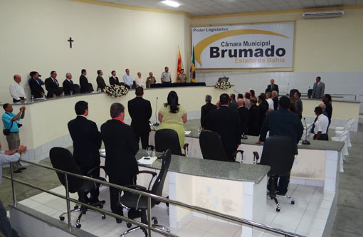 Brumado: Em sessão selene, títulos de cidadãos são entregues na Câmara de Vereadores