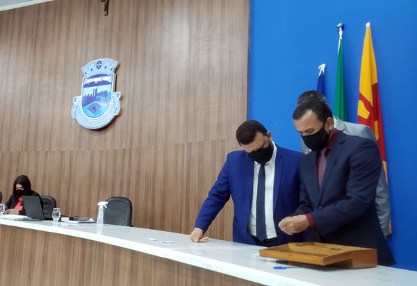 Vetos do prefeito Eduardo Vasconcelos foram derrubados pela Câmara de Vereadores de Brumado