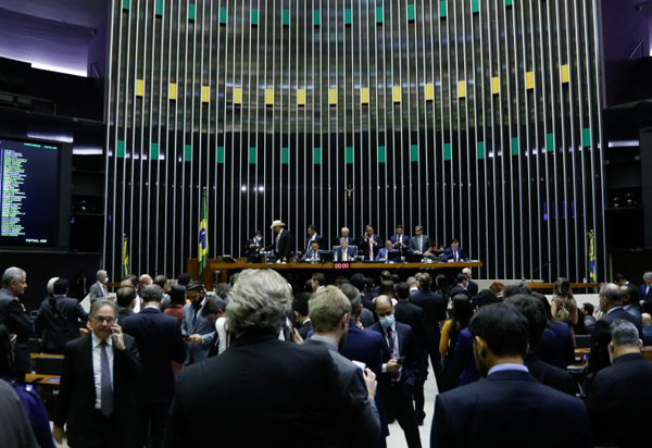 Câmara dos Deputados aprova PEC do Estado de Emergência em 2° turno