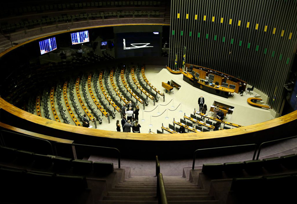 Quórum baixo faz Lira adiar para próxima semana a votação das PECs do Estado de Emergência e da Enfermagem