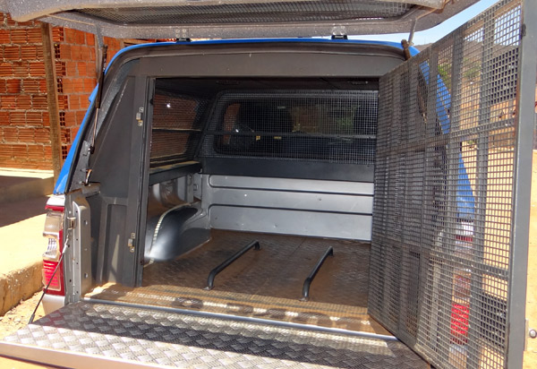 Homem quebra porta do fórum de Paramirim e acaba preso pela Polícia Militar