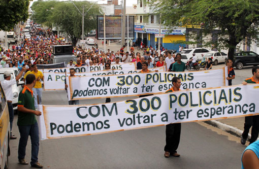Brumado: Caminhada em prol do aumento do efetivo da Polícia Militar reúne mais de 3.000 pessoas