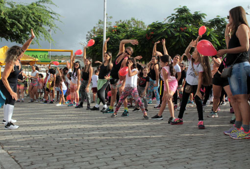 Brumado: Centro Educacional Monteiro Lobato promoveu caminhada do Dia das Mães