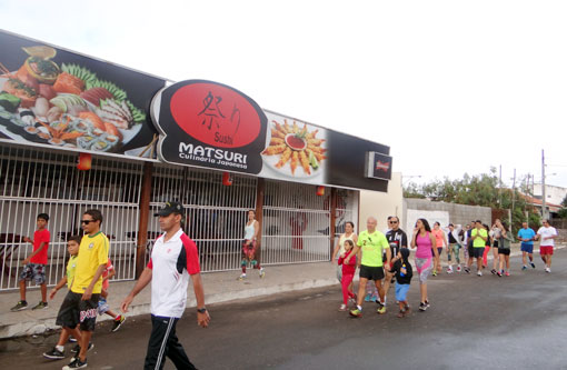 Genes Academia realizou caminhada em homenagem aos Pais