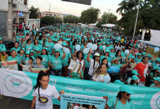 Caminhada Passos que Salvam reuniu milhares de pessoas pelas ruas de Brumado; veja as fotos