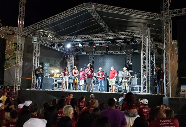 Milhares de pessoas participaram da Caminhada Passos que Salvam em Brumado