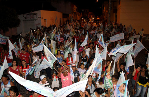 Eleições 2014: Erivelton Santana e Vítor Bonfim inauguram comitê em Brumado