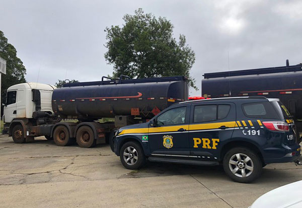 Mais um caminhão-tanque é apreendido pela PRF na Bahia transportando combustível com nota fiscal fraudada