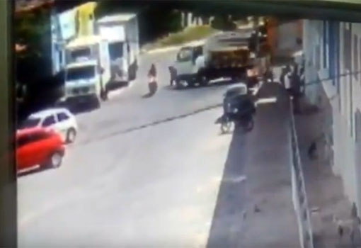 Brumado: vídeo mostra caminhão desgovernado provocando acidente no Bairro Mercado