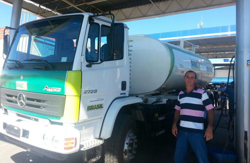 Brumado: Prefeitura conquista mais um caminhão-pipa junto ao MDA