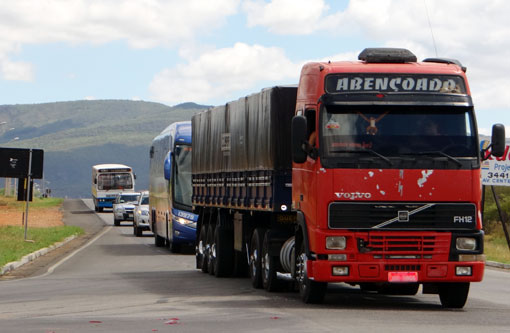 Governo publica decreto que regulamenta Lei dos Caminhoneiros