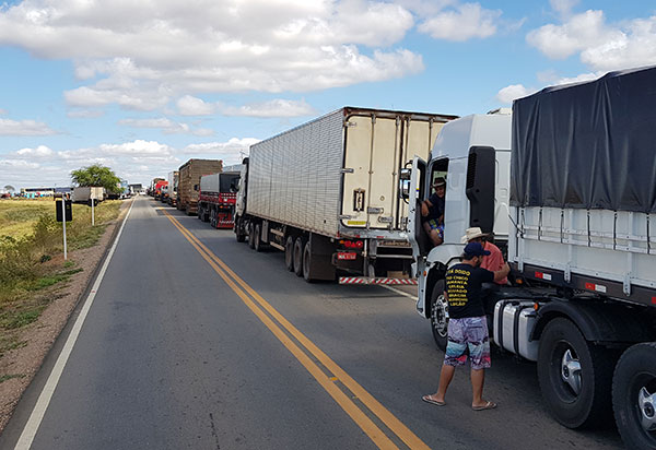 Motoristas de caminhões e ônibus sem exame toxicológico pagarão multa