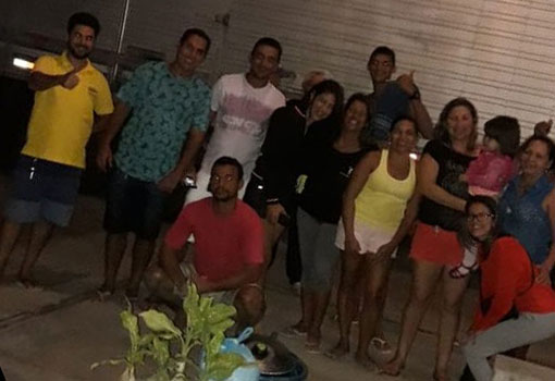 Mulheres da Vila Presidente Vargas formam grupo de apoio aos caminhoneiros em paralisação