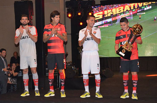 Em grande festa, Vitória comemora 117 anos de vida; coleção 2016 é lançada