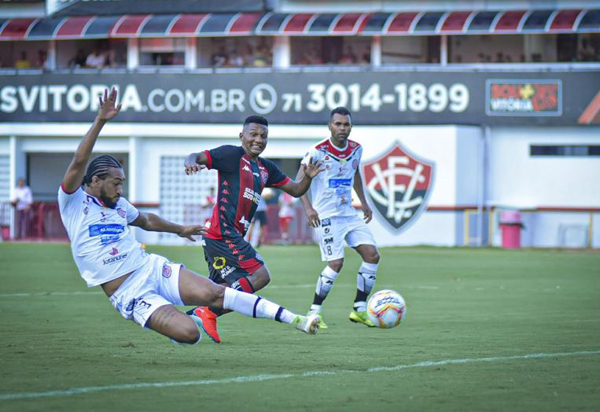 Baianão: Flu de Feira goleia e entra no G-4; Vitória assume vice-liderança