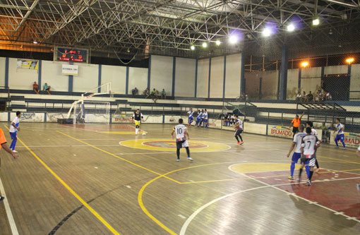 A equipe Big Lanches segue invicta e conquista a liderança do Campeonato Brumadense de Futsal
