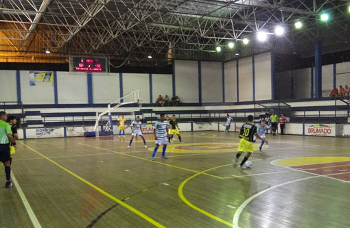 Três equipes disputam duas vagas na semifinal do Campeonato Brumadense de Futsal