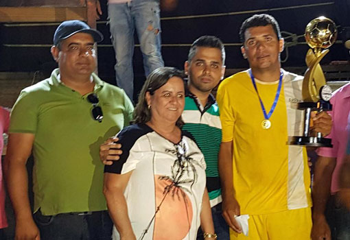 Aracatu: prefeita Lêda Silveira Matias prestigiou a final do Campeonato da Pedra