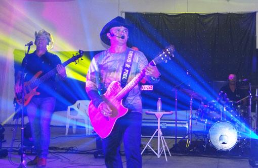 Fotos: Show de Canindé e Vitório Queiroz na AABB