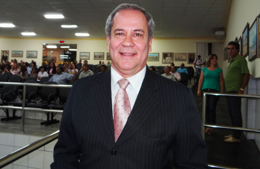 Deputados estaduais tentam evitar greve da PM