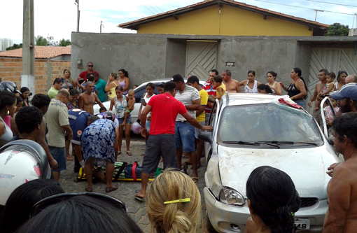 Brumado: Homem capota carro no Bairro São José