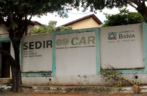 Brumado: Bandidos invadem sede da CAR e roubam vários objetos