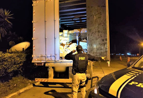 Conquista: PRF recupera carga roubada avaliada em milhares de reais, apreende drogas e prende organização criminosa na BR 116