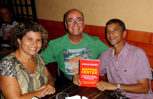 Brumado: Carlos Prates lança livro 'Shopping Center - A Arte de atender e vender no Templo das Compras'