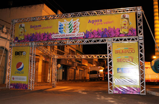 CarnaBrumado: Portais de entrada já foram montados