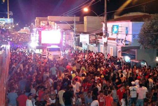 Carnaval não é feriado, mas cidades em que for feriado local empregados que trabalharem deverão ter folga compensatória